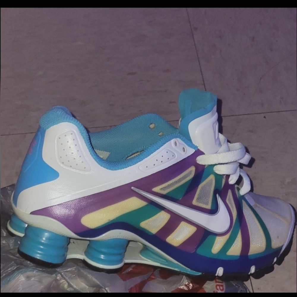 Nike Shox Roadster Sneakers